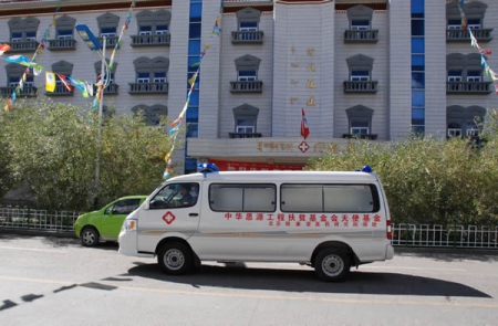 第六站-为西藏自治区阿里地区藏医院捐赠的救护车